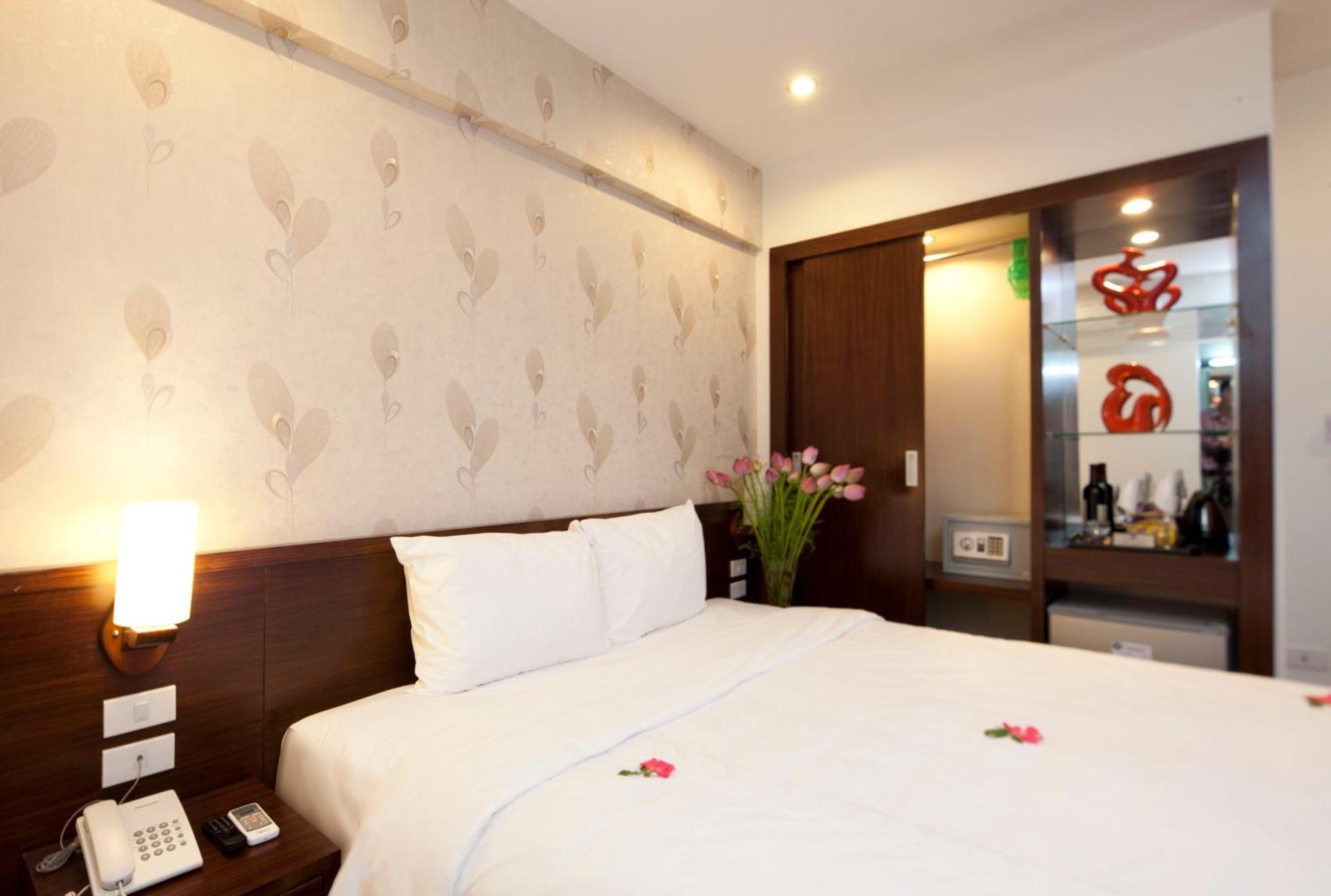 Rising Dragon Legend Hotel — Photos 1